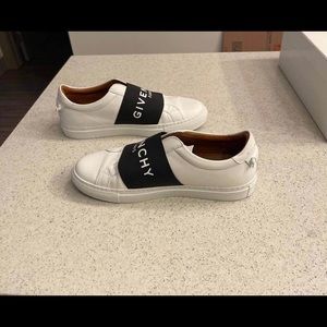 Givenchy urban street low-top sneakers/ True to size 8.5 US